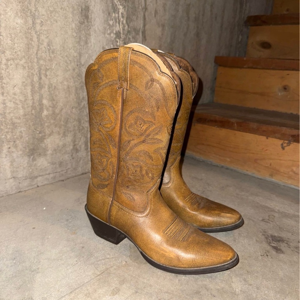 Ariat Women’s Cowboy Boots size 10